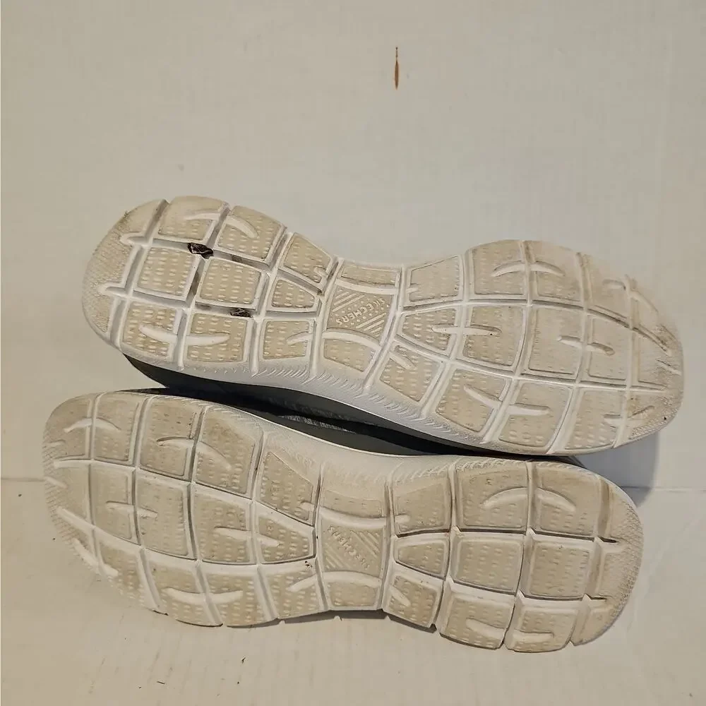 Skechers product pair